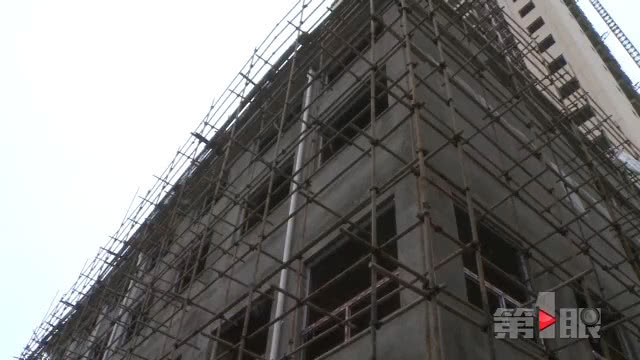 工人未拴安全绳 踏板掉落不幸坠亡