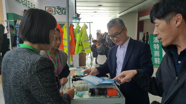 1510207173545298.jpg 31a1000db1915d8d9a1c.jpg